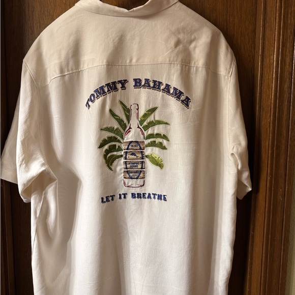 EUC Tommy Bahama Silk & Rayon Shirt. Size Large. Worn Only Once Or Twice. - Picture 2 of 8